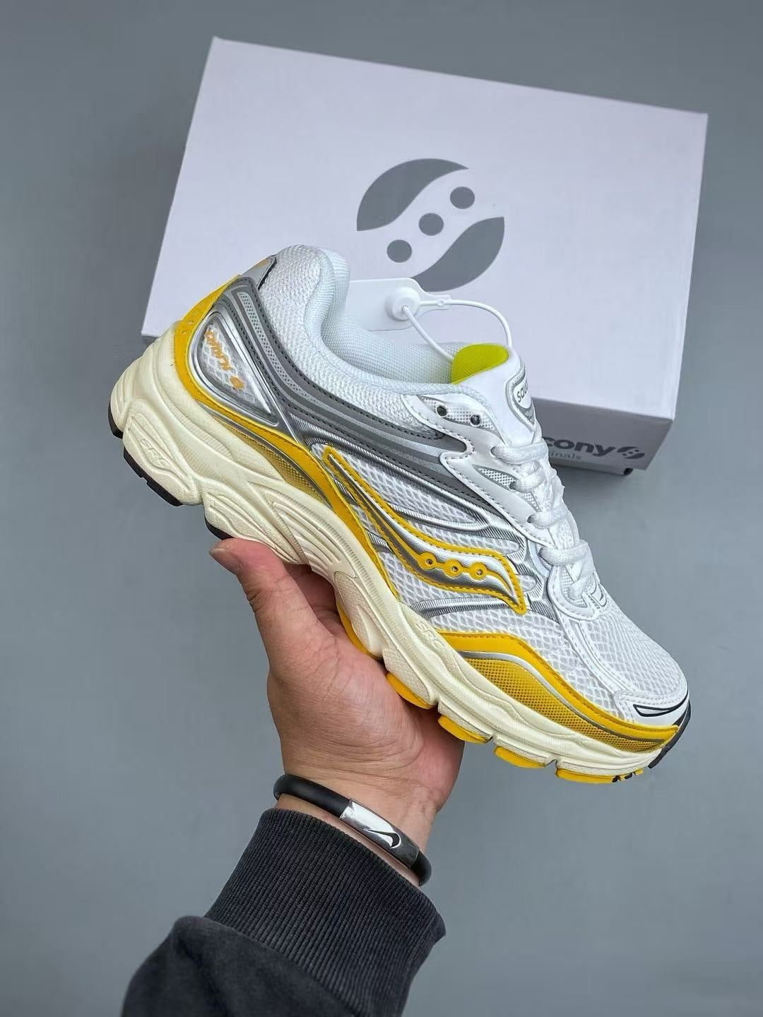 Saucony
