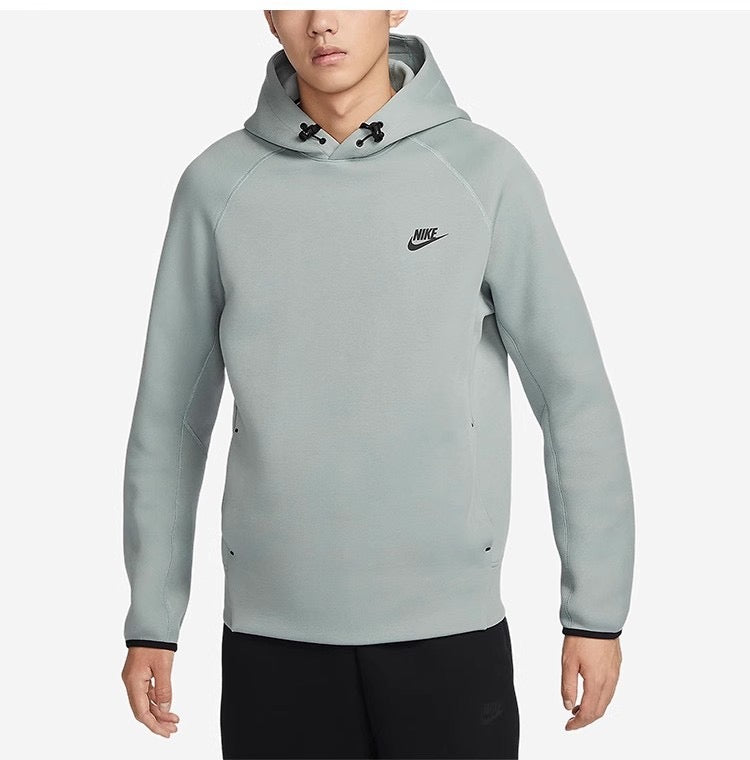 Pull Nike Tech